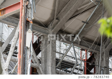 解体現場　鉄骨造の解体　吹付ロックウール 78283740