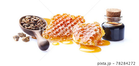 Honeycombs with propolis tincture on white background 78284272