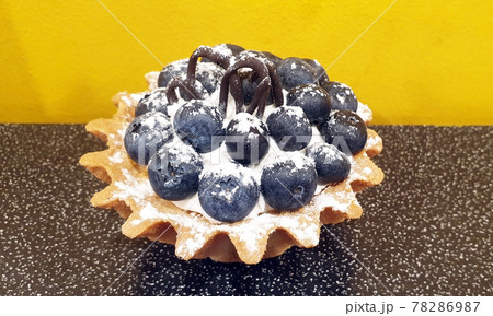 Fresh large blueberries with powdered sugar in a shortbread basket Fresh large blueberries with powdered sugar in a shortbread basket 78286987