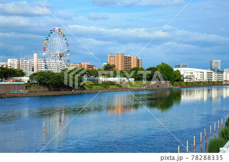隅田川に架かる小台橋より若葉と新緑の荒川遊園の新観覧車を望む　休園中　工事中 78288335