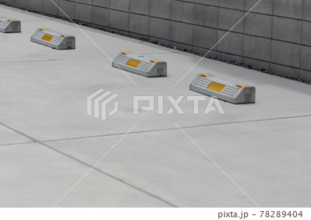 コンクリート舗装の駐車場　イメージ 78289404