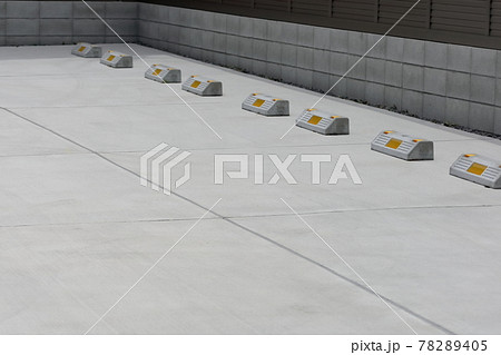 コンクリート舗装の駐車場　イメージ 78289405