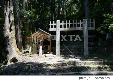 長命寺　参道の石鳥居　滋賀県近江八幡市 78290729