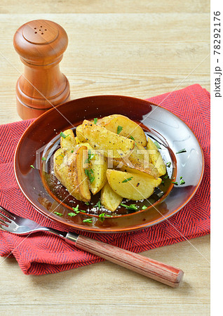 じゃがいも、ジャガイモ、じゃが芋、馬鈴薯のソテー、炒め物。品種は、きたあかり。 78292176