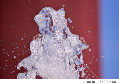 噴水　吹き出す　水 78292486