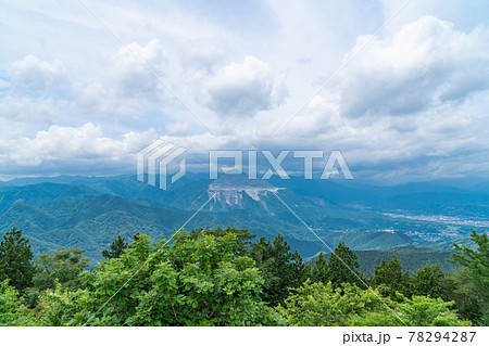 丸山(奥武蔵)の展望台からの景色(遠景に武甲山) 丸山(奥武蔵)の展望台からの景色(遠景に武甲山) 78294287