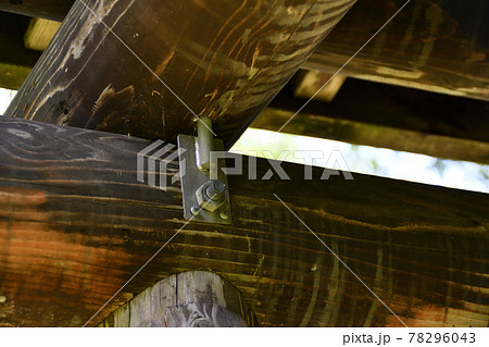 丸太に使用した羽子板ボルト 78296043