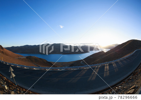 Yamdrok lake in tibet china 78296666