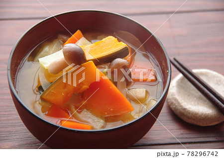 具だくさんの味噌汁 みそ汁 和食 具だくさんの味噌汁 みそ汁 和食 78296742