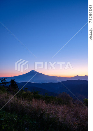 浜石岳から望む富士山（夜明け） 78296848