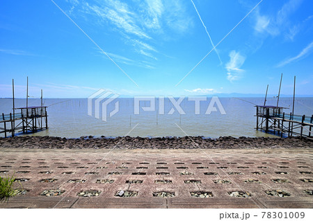 夏めく有明海　青い空と雲 78301009