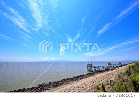 夏めく有明海　青い空と雲 78301017