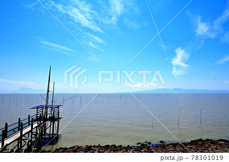 夏めく有明海 青い空と雲 夏めく有明海 青い空と雲 78301019