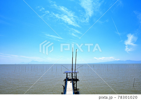 夏めく有明海 青い空と雲 夏めく有明海 青い空と雲 78301020