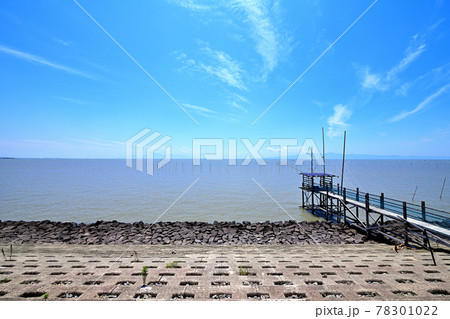 夏めく有明海　青い空と雲 78301022