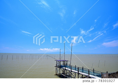 夏めく有明海　青い空と雲 78301027