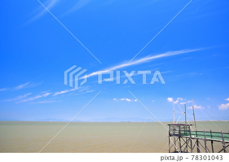 夏めく有明海 青い空と雲 夏めく有明海 青い空と雲 78301043