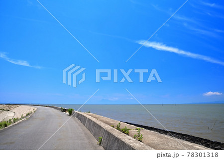 有明海眺望堤防 青い空と雲 有明海眺望堤防 青い空と雲 78301318