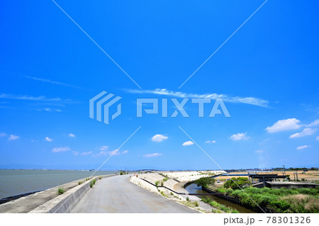 有明海眺望堤防 青い空と雲 有明海眺望堤防 青い空と雲 78301326