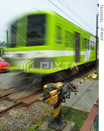 踏切を通過する流山線の電車 踏切を通過する流山線の電車 78304591