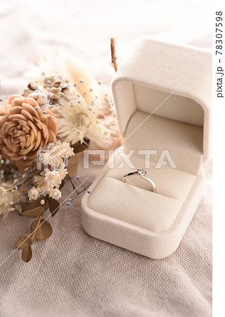 ブーケとダイヤモンドリング 78307598