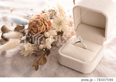 ブーケとダイヤモンドリング 78307599