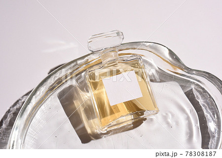 水と香水瓶 水と香水瓶 78308187