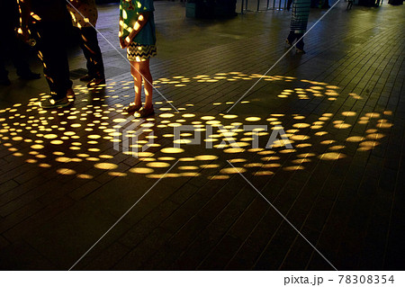 ドバイのブルジュハリファ付近のライトアップ ドバイのブルジュハリファ付近のライトアップ 78308354