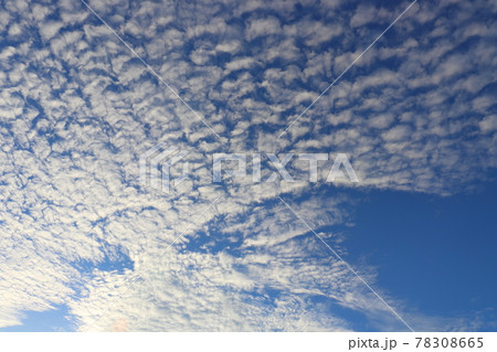 夕暮れ時の空と雲 夕暮れ時の空と雲 78308665