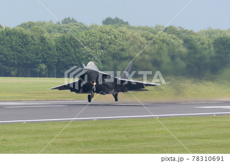 アメリカ空軍F-22ラプター離陸 78310691
