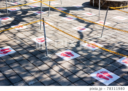 ソーシャルディスタンスを意識したレーン ソーシャルディスタンスを意識したレーン 78311980