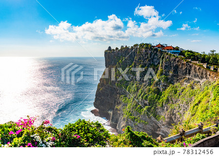 崖と海 ウルワツ寺院 78312456