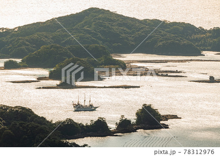 長崎県佐世保市　九十九島八景　石岳展望台から望む夕焼けに染まる九十九島の風景 78312976