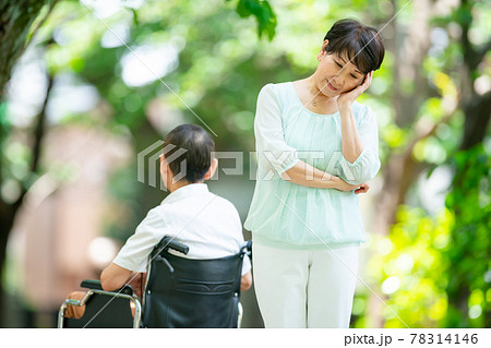 シニア夫婦 介護 悩む シニア夫婦 介護 悩む 78314146