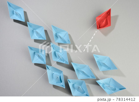 group of paper boats on a gray background. The concept of thinking outside the box, uniqueness. group of paper boats on a gray background. The concept of thinking outside the box, uniqueness. 78314412