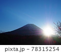 富士山越しの初日の出 78315254