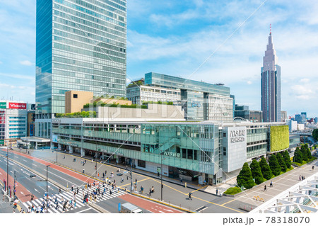 新宿南口の風景 78318070