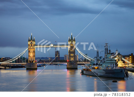London cityscape with illuminated Tower Bridge and HMS Belfast London cityscape with illuminated Tower Bridge and HMS Belfast 78318352