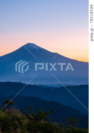 浜石岳から望む富士山(夜明け) 浜石岳から望む富士山(夜明け) 78318599