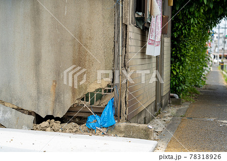 老朽化で土台が腐食した住宅 老朽化で土台が腐食した住宅 78318926
