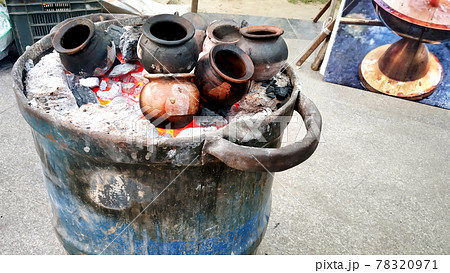 Heating clay pots in coal to make tea Heating clay pots in coal to make tea 78320971