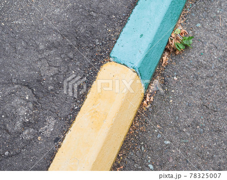 old green and yellow painted kerbstone 78325007
