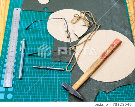 spectacles and tools to produce the pouch spectacles and tools to produce the pouch 78325049