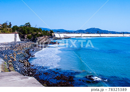 みちのく潮風トレイル 気仙沼市本吉町野々下海岸から眺める御伊勢崎浜の防潮堤 みちのく潮風トレイル 気仙沼市本吉町野々下海岸から眺める御伊勢崎浜の防潮堤 78325389