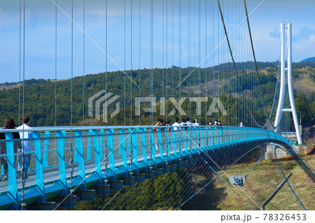 三島スカイウォークと空中散歩　大吊橋と青空 78326453