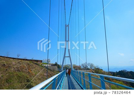 三島スカイウォークと空中散歩 大吊橋と青空 三島スカイウォークと空中散歩 大吊橋と青空 78326464