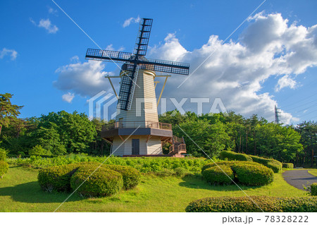 春の風景　那須野が原公園　風車　　　 78328222