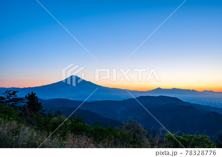 浜石岳から望む富士山(夜明け) 浜石岳から望む富士山(夜明け) 78328776