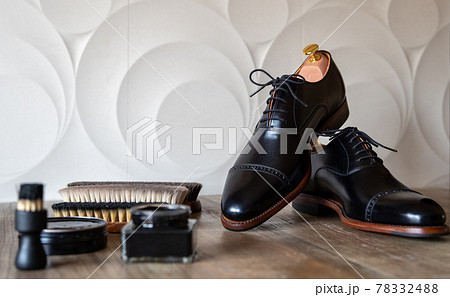 靴磨きのイメージ写真 靴磨きのイメージ写真 78332488