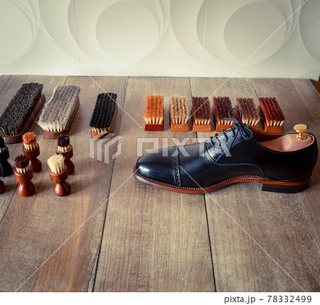 靴磨きのイメージ写真 靴磨きのイメージ写真 78332499